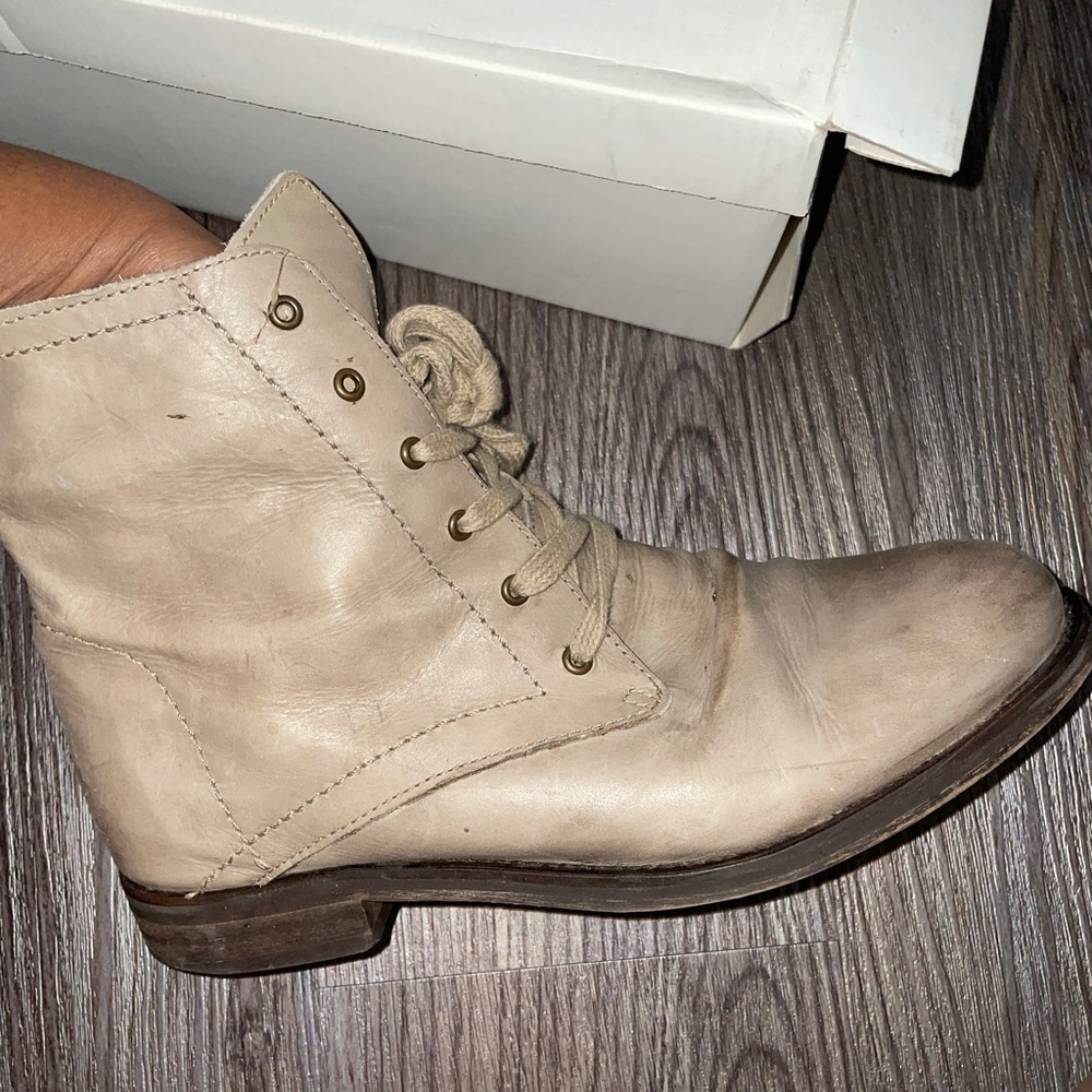 Steve Madden Beige Leather Boots size 9.